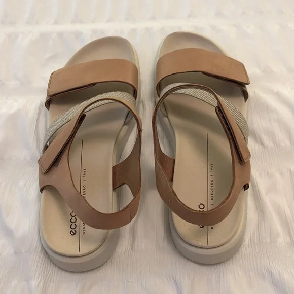 Ecco Flowt Tan and Cream Sandals- size EU 40 (US 9-9.5) - Picture 4 of 9
